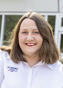 A head and shoulders image of Dr Heather Ryan outside on a sunny day.